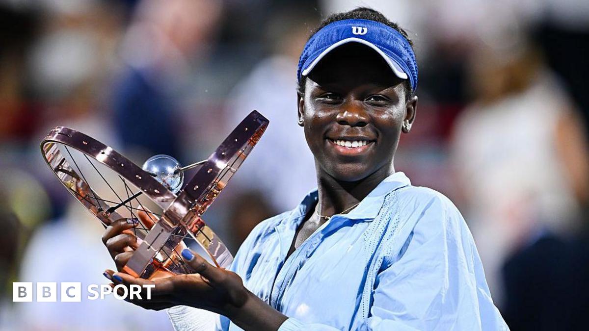Maro Itoje with Lions fans