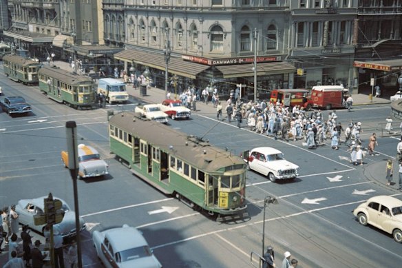 The intersection of Collins and Swanston streets in 1963, when there were painted dividing lines to ensure pedestrians kept to the left.