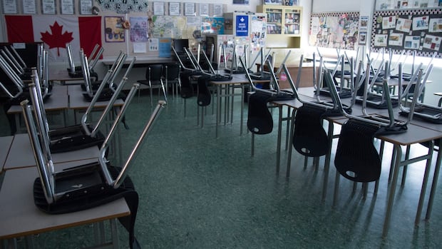 Alberta teachers hopeful as contract talks resume ahead of school year