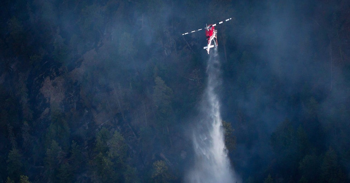 Motorhome crash triggers Okanagan wildfire and evacuations