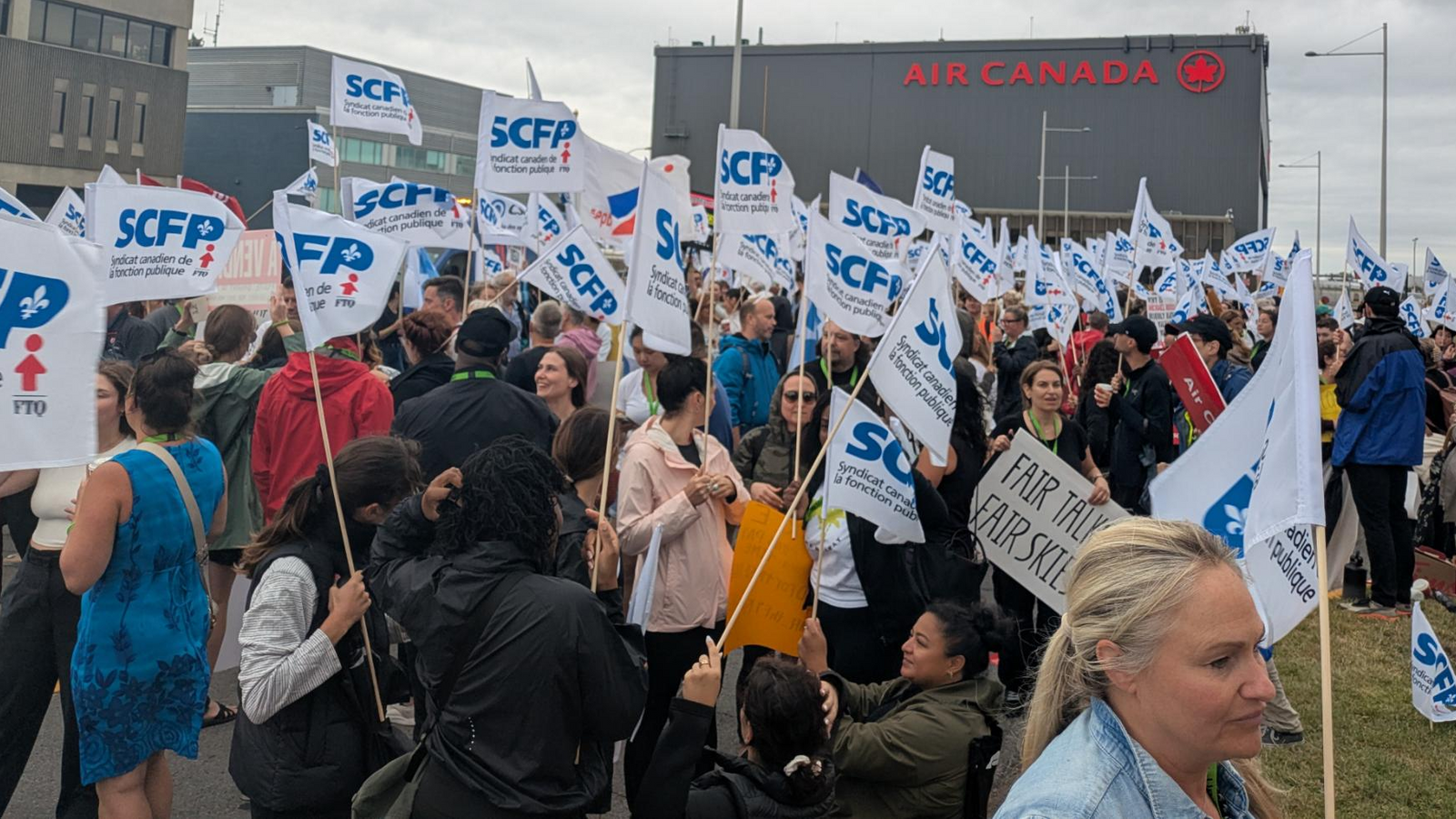 Air Canada flight attendants defy Liberal government strikebreaking order