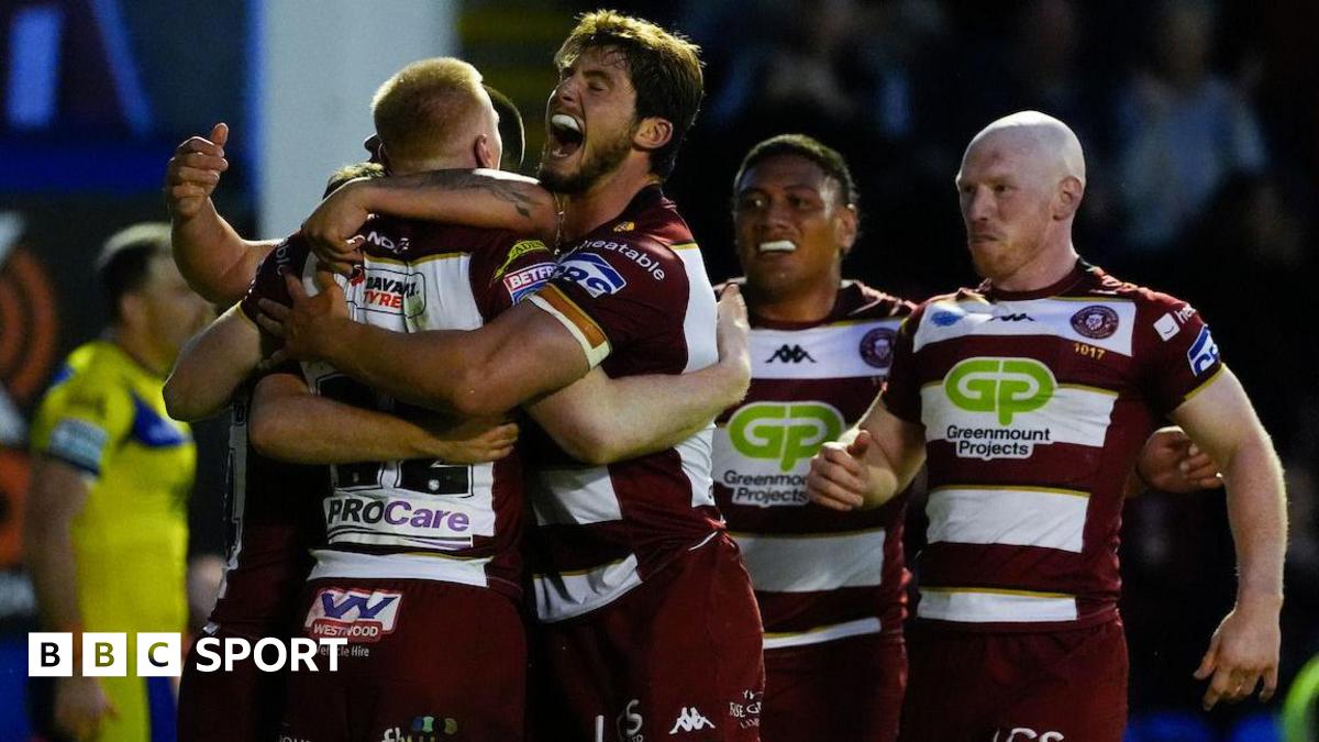 Maro Itoje with Lions fans