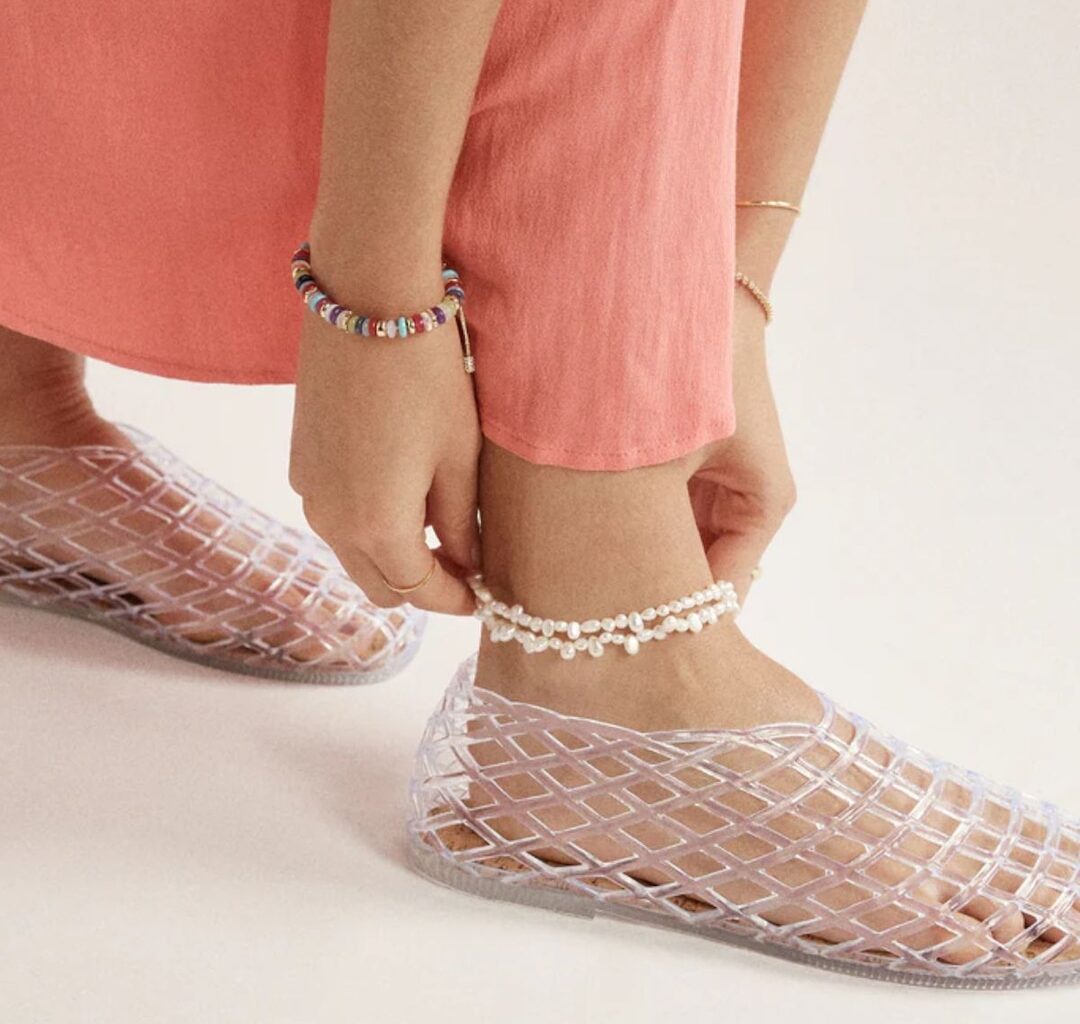 Anklets Are The Latest 'It Girl' Jewelry Trend