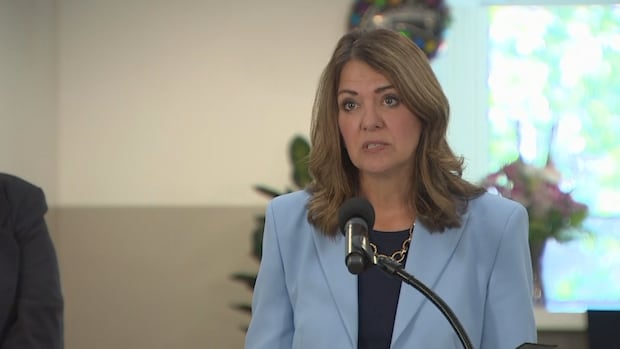 Albertans can get COVID-19 vaccinations for free in B.C.