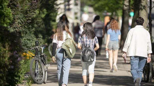 Quebec universities see sharp drop in international student applications