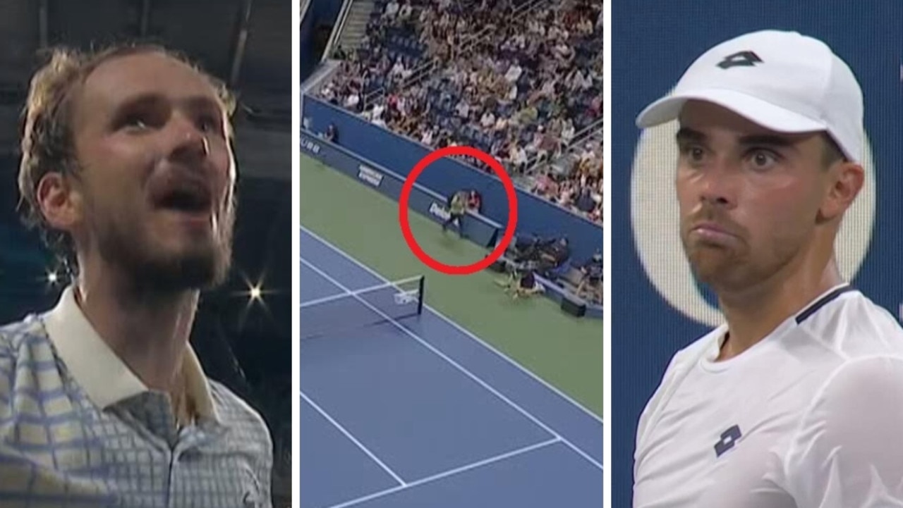 Photographer walks onto the court during Daniil Medvedev vs Benjamin Bonzi, video, umpire, racquet smash