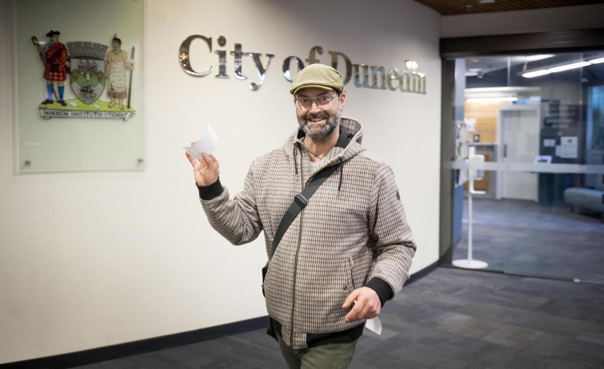 Last candidate joins election race just in the nick of time