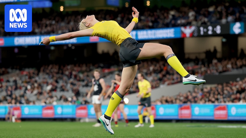 First female boundary umpires in AFL reflect on historic evening