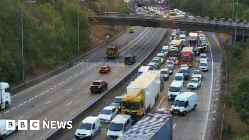 Traffic on M25 at standstill after vehicle fire