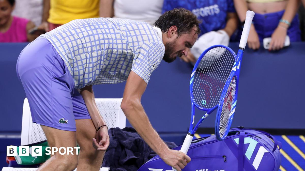 Daniil Medvedev smashes racquet at US Open