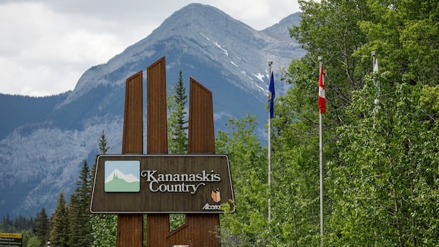 Mudslide shuts down part of Highway 40 in Kananaskis