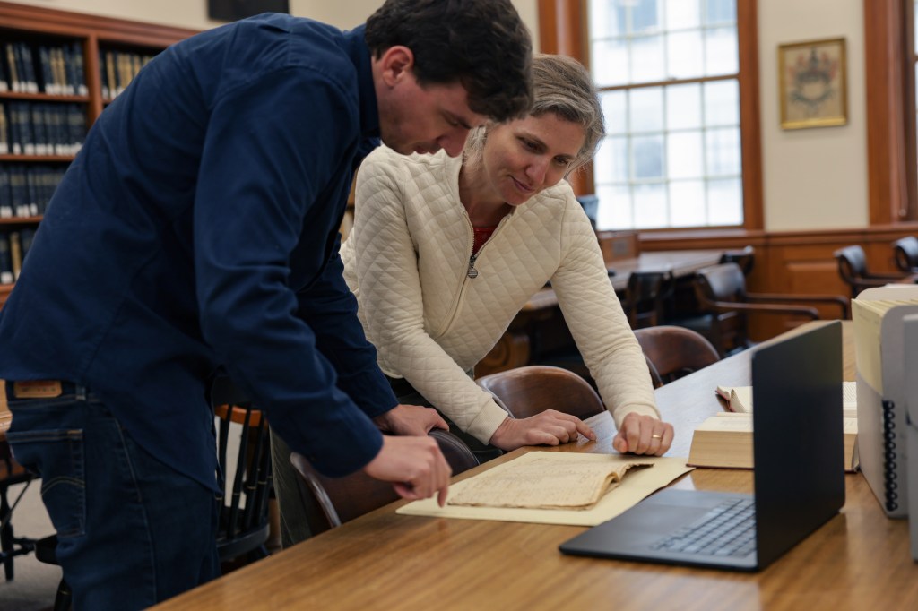 Gabriel Raeburn reviews documents with fellow American Ancestors researcher Christine Bachman-Sanders.