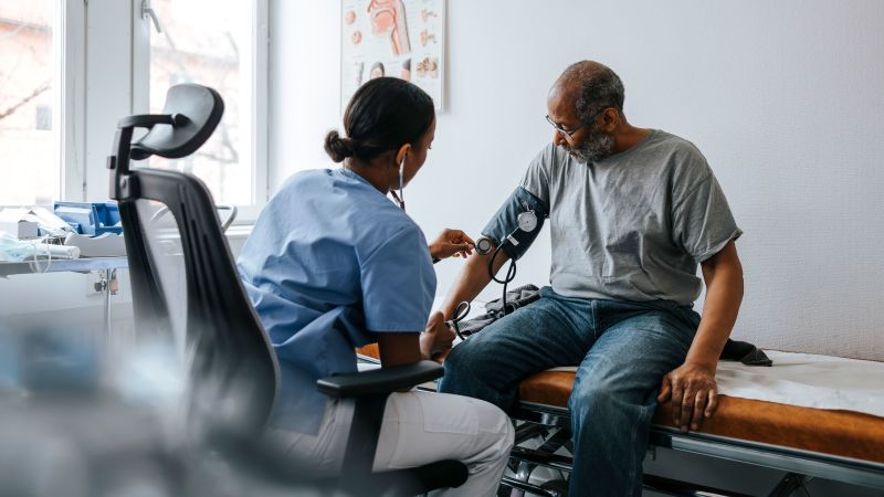 New blood pressure guidelines recommend skipping alcohol and an earlier start to treatment