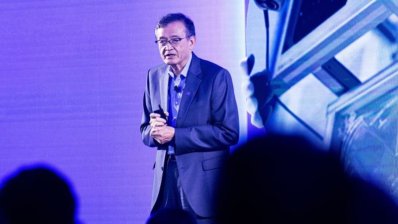 Trump calls on Intel CEO to resign