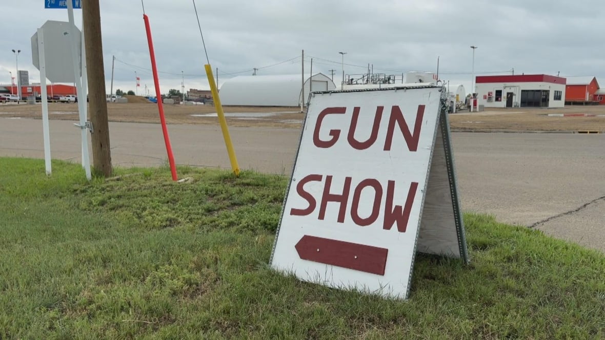 A sign reads "gun show" with an arrow.