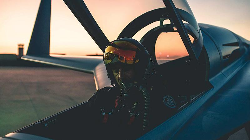pilot wearing ATARS helmet