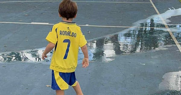 Father, son killed in Queensland as they went to get ice cream