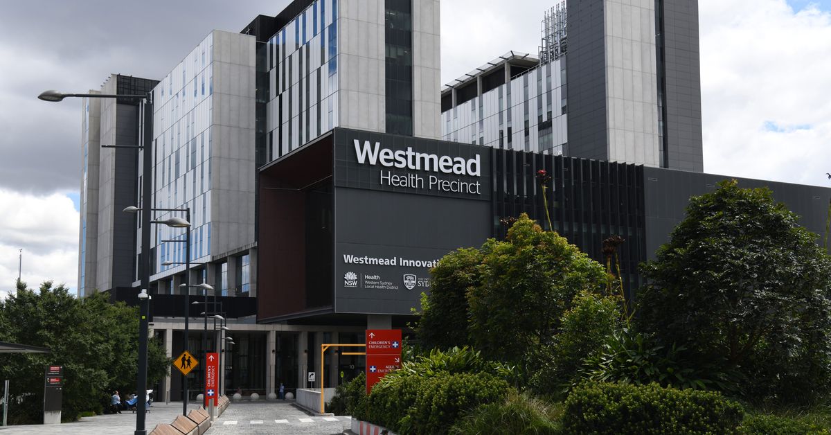 three people found unresponsive in Leura, Blue Mountains home, two with stab wounds