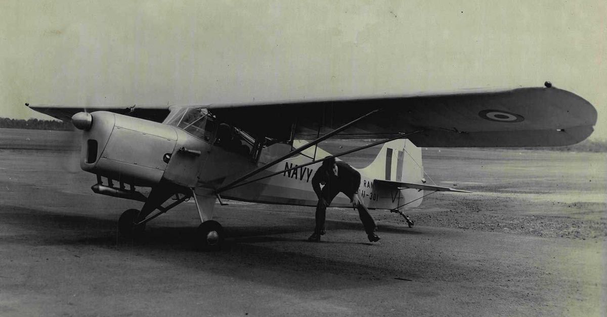 Today in History - August 30: Empty plane flies over Sydney for three hours