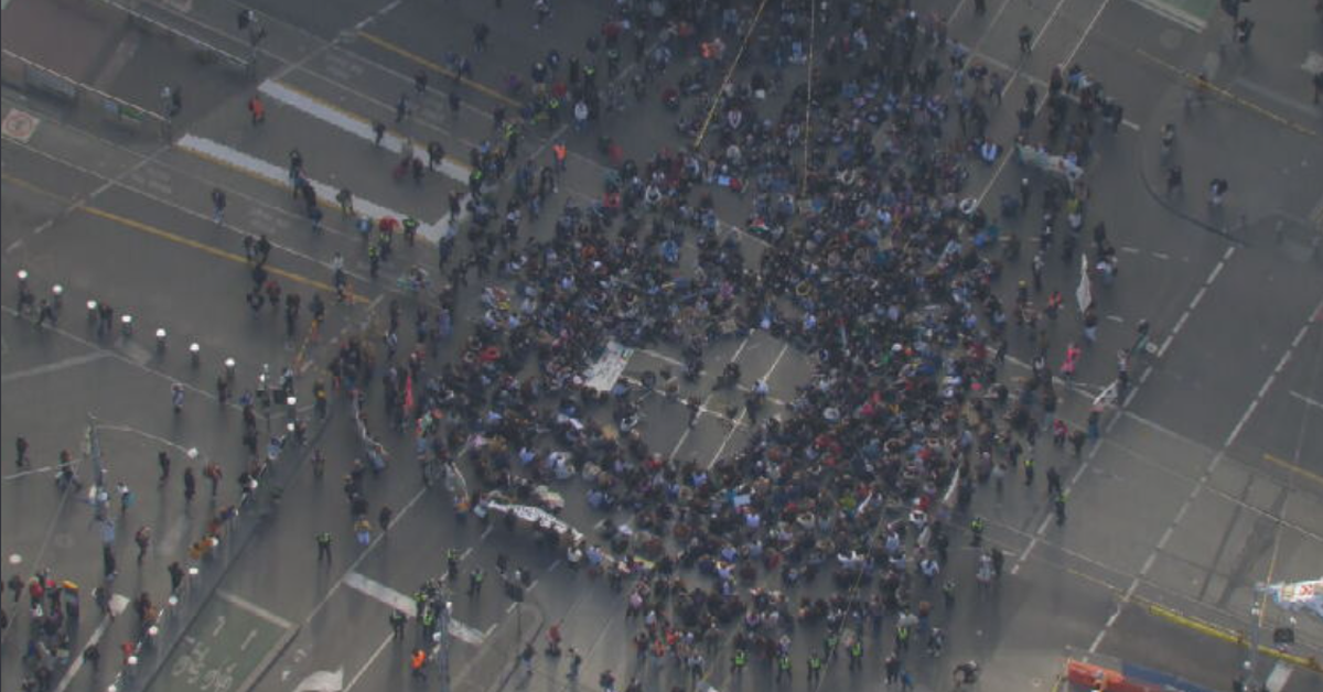 Student protest against war in Gaza causes commuter chaos in Melbourne CBD
