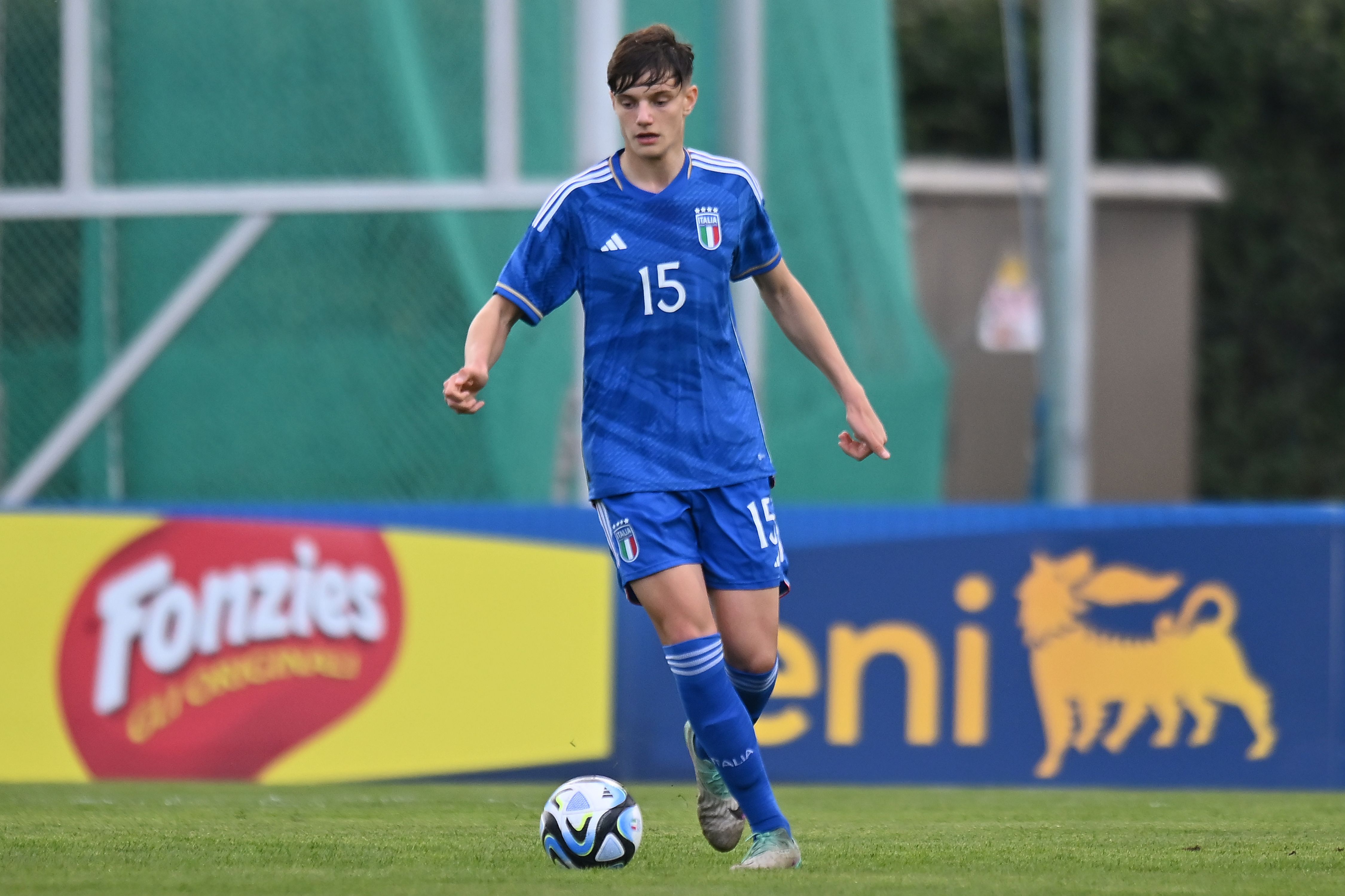 Giovanni Leoni is travelling to Merseyside to complete his £26m transfer to Liverpool