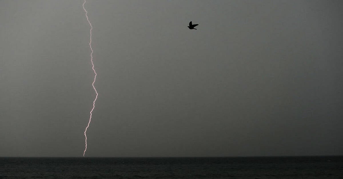 Met Éireann issues thunderstorm warning for three counties as temperatures rise
