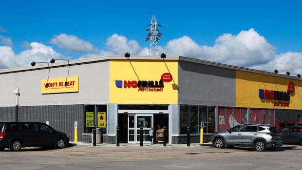 Man, 28, arrested after knifepoint robbery at Winnipeg grocery store