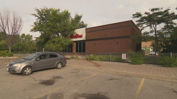 Man charged with attempted murder after 2 pedestrians struck by vehicle in North York