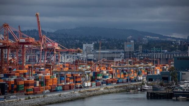 Canadian economy shrinks 1.6% in second quarter as U.S. tariffs squeeze exports