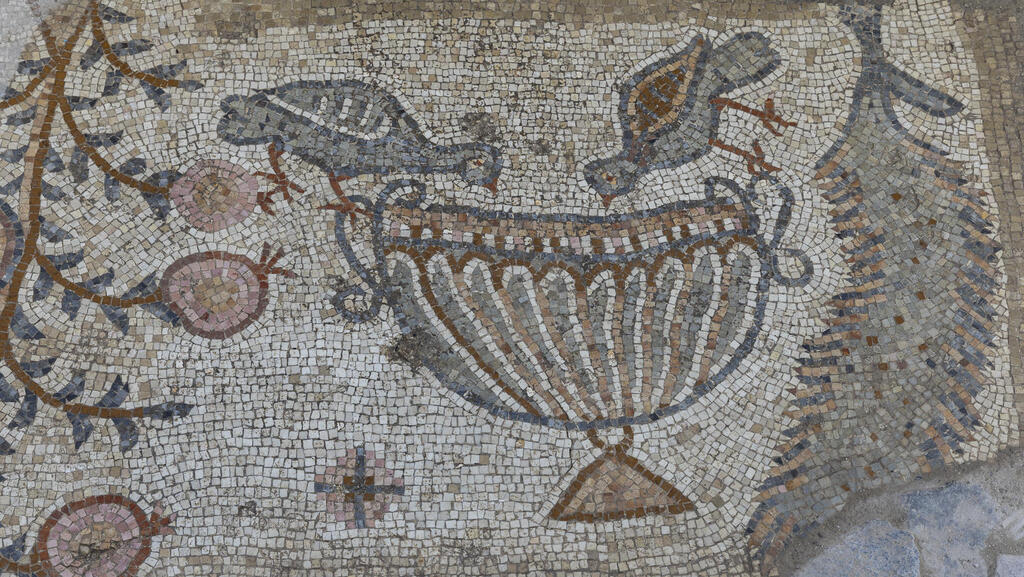 ציפורים שותות מגביע יין, מתוך הפסיפס