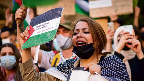 After severing ties, Israel denies entry to Barcelona mayor