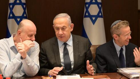 Cabinet meeting on Gaza to end early so Netanyahu can attend West Bank restaurant eve