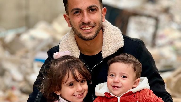 Gazan journalist Anas al Sharif with his two children 