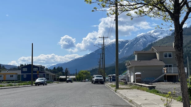 Lytton, B.C., records hottest temperature in Canada this year as province bakes