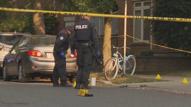 Man arrested after pedestrians shot in Toronto's west end: police