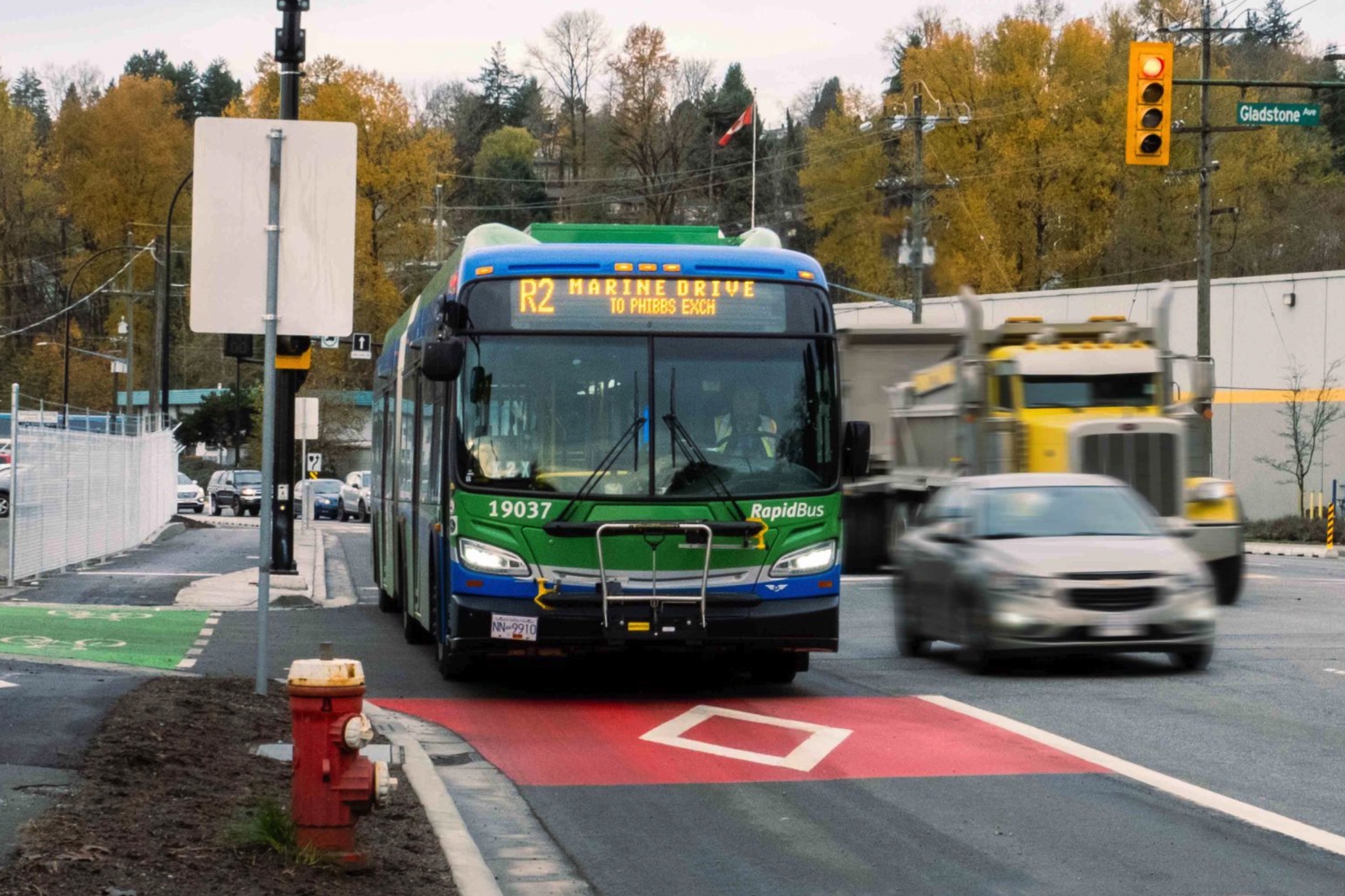 translink r2 marine drive rapidbus north shore