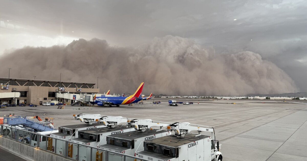 Thunderstorm warnings, dust storms, Sky Harbor ground stop