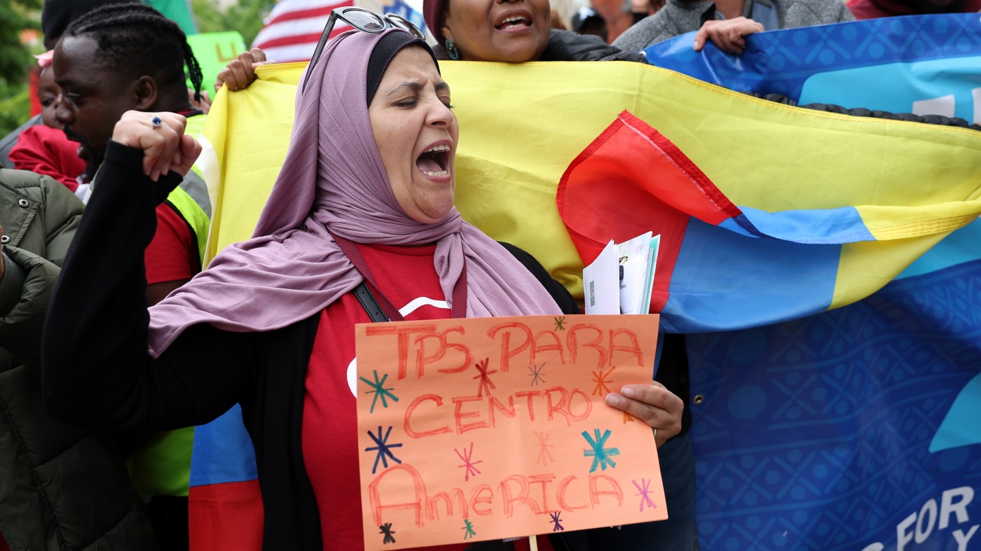 Federal judge delays expiration of TPS for Hondurans, Nicaraguans and Nepalese : NPR