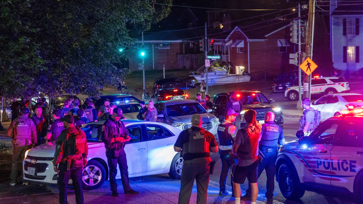 Trump's D.C. 'crisis' enters 2nd week with more soldiers : NPR