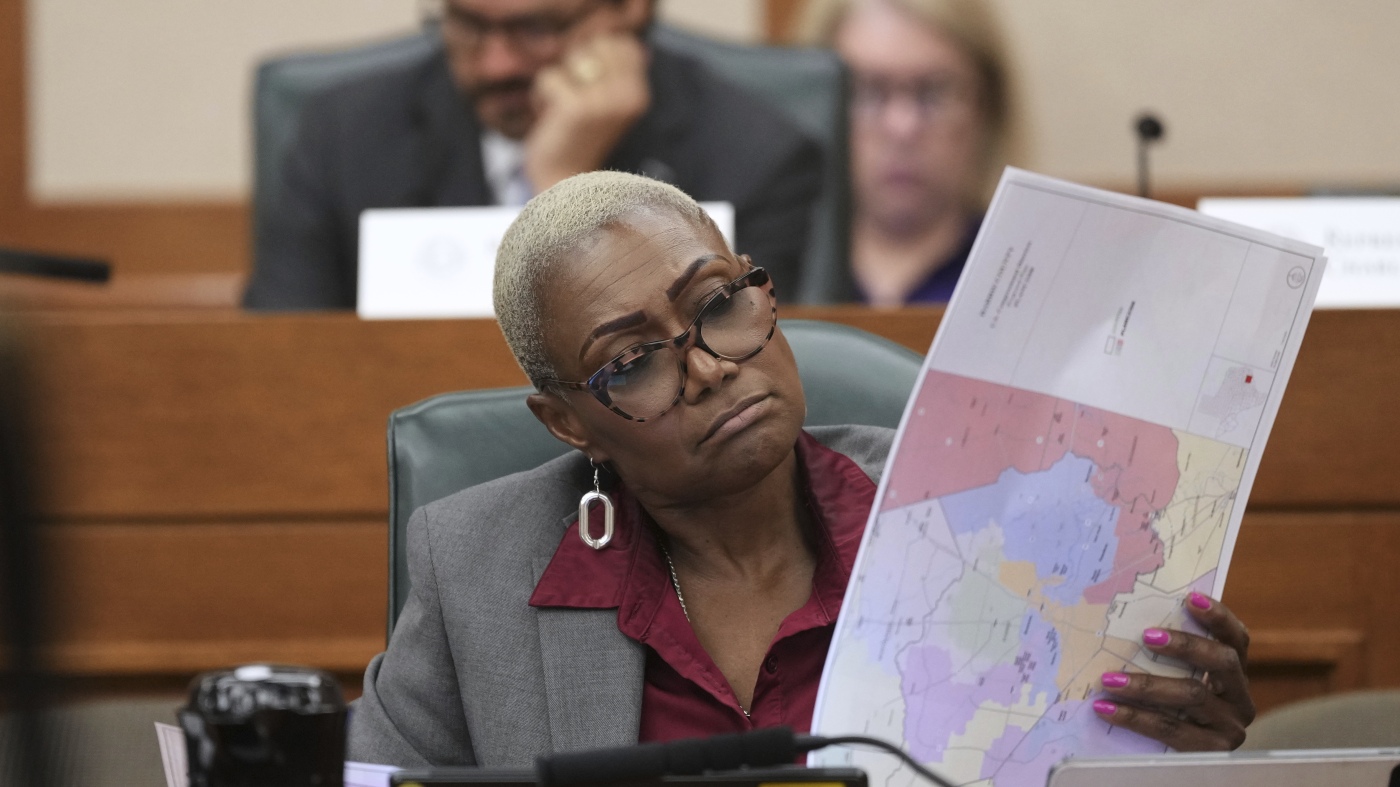 Texas Democrats block GOP redistricting plan by fleeing the state : NPR