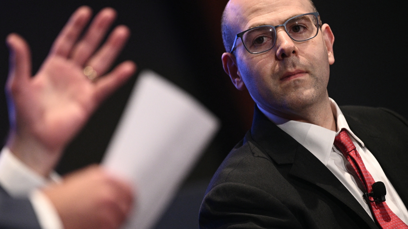 Trump taps economic adviser to fill Fed vacancy temporarily : NPR