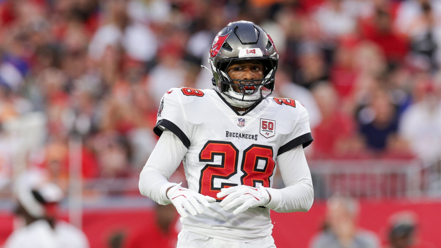 Bucs haven't closed the door on Shilo Sanders