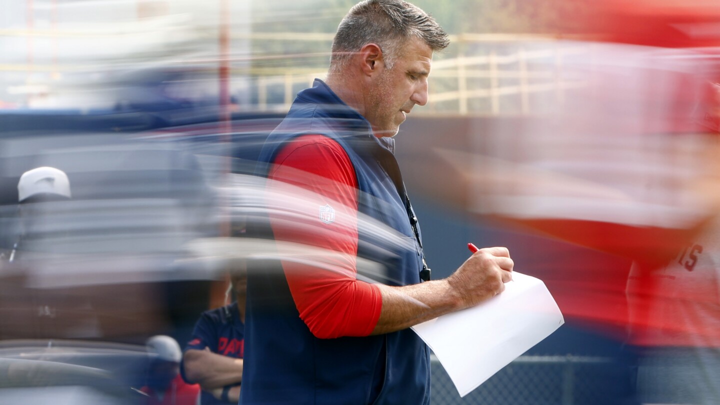 Mike Vrabel dives in to break up Patriots-Commanders fight
