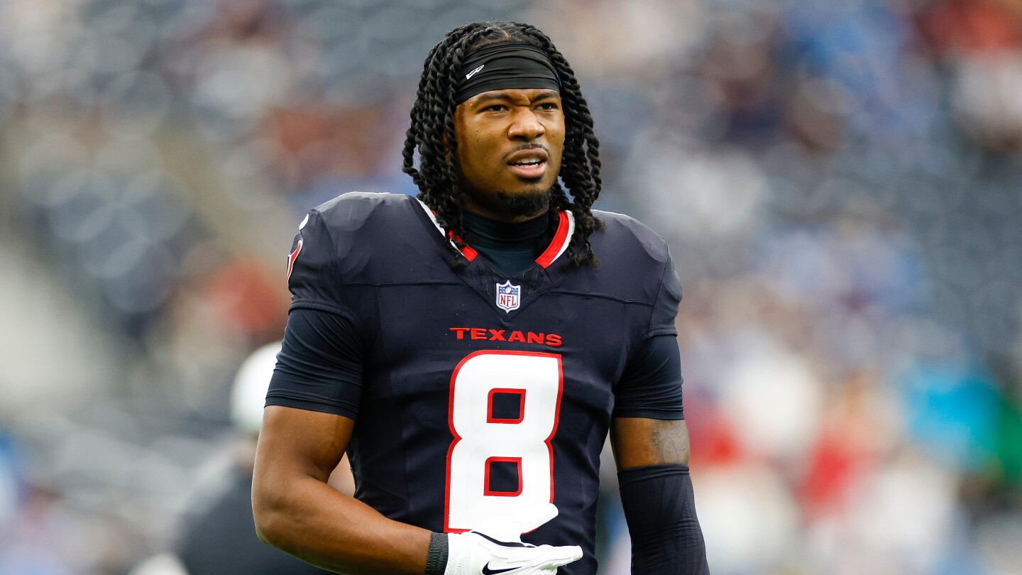 Texans trade WR John Metchie to Eagles