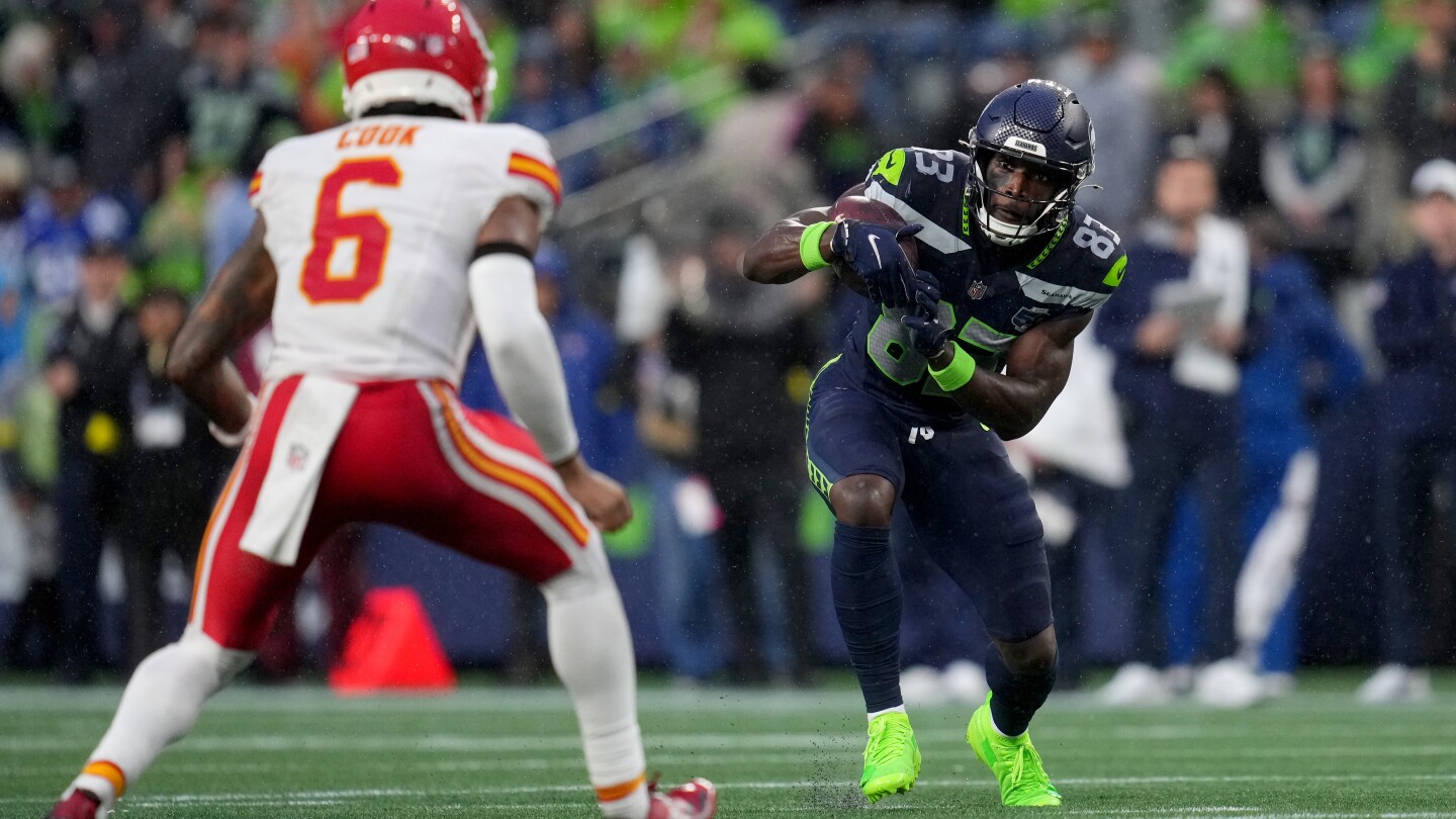 Mike Macdonald pleased with Seahawks' offense, wants defense to play better
