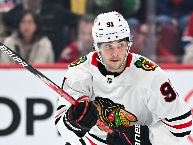 Blackhawks sign Nazar to 7-year, $46.13M extension