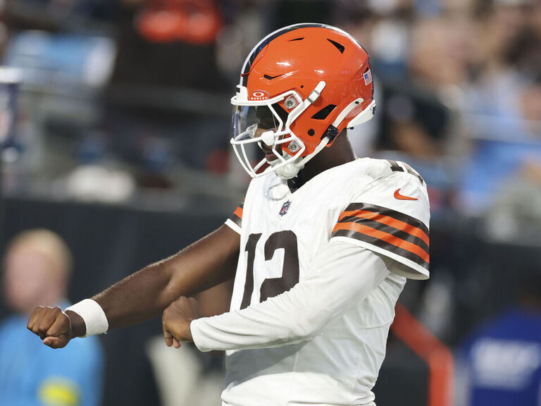 Shedeur Sanders throws 2 TDs in impressive preseason debut