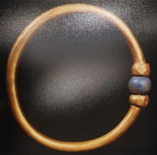 Gold and lapis lazuli bracelet belonging to King Amenemope.