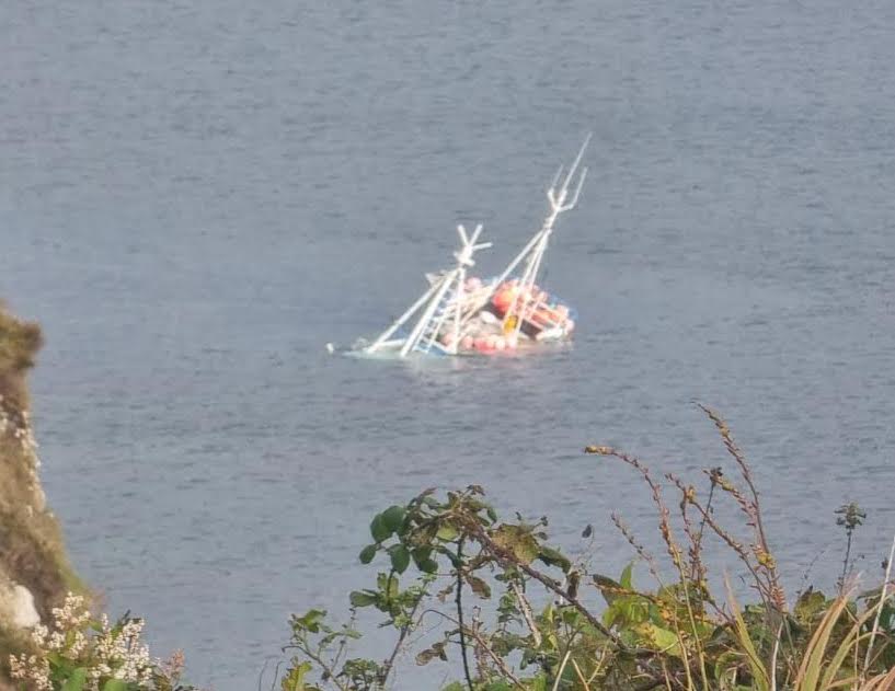 Four fishermen rescued after boat sinks off West Donegal