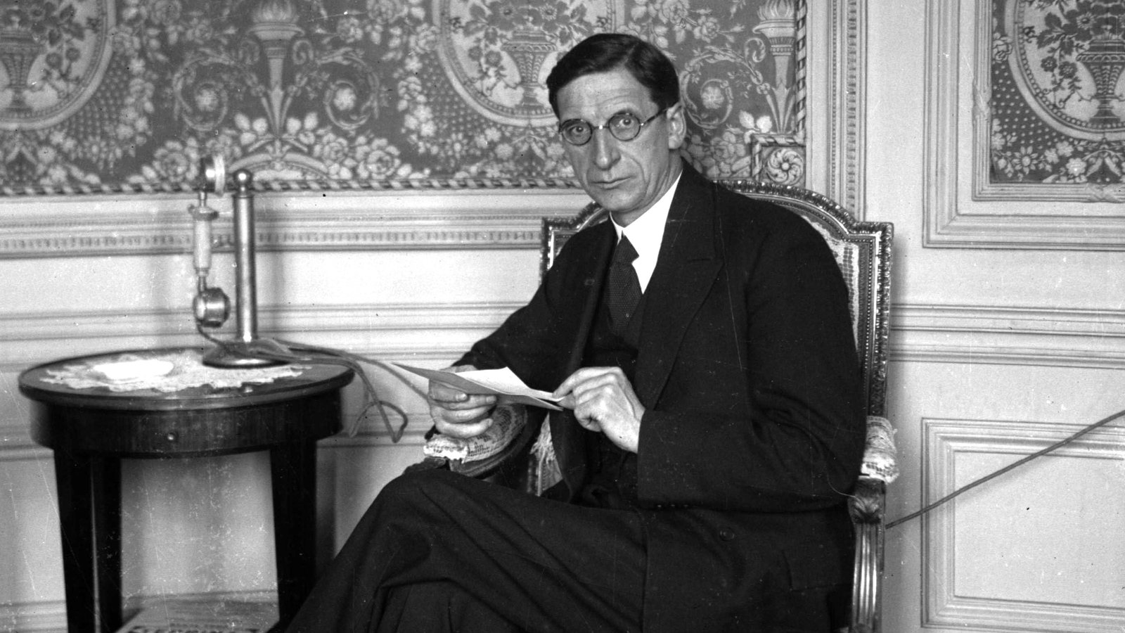 De Valera eligibility for president questioned in 1959